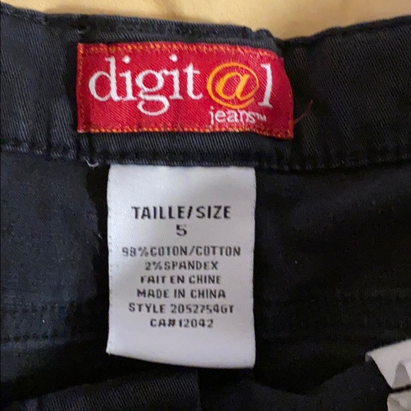 Digit@l shorts - Picture 2 of 2